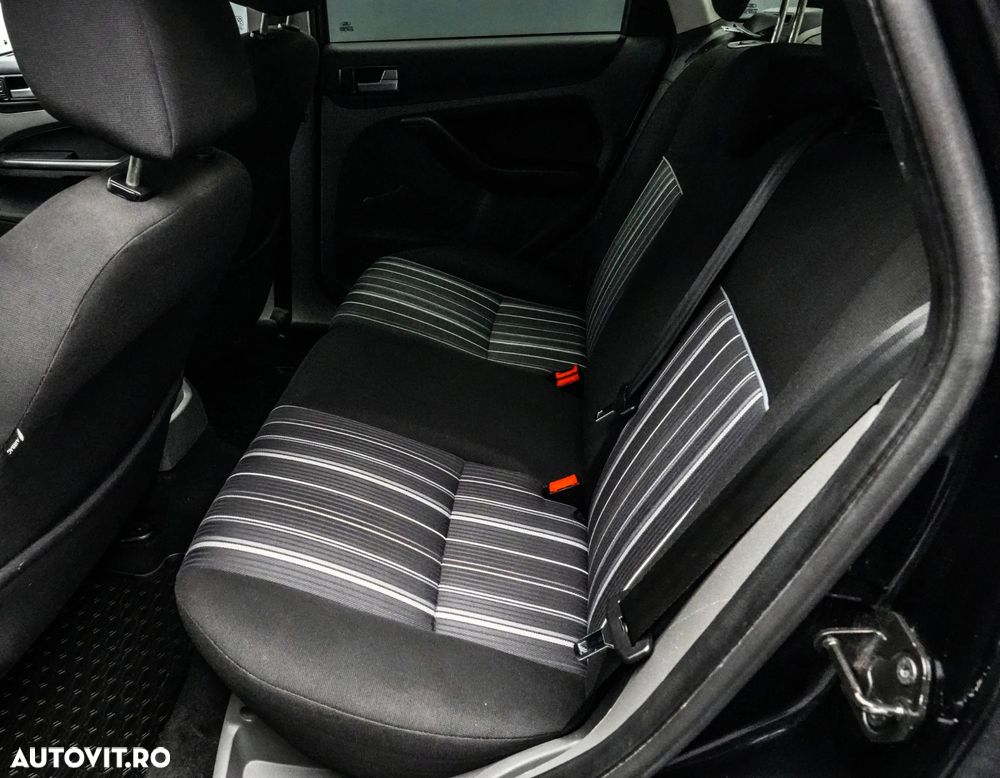 Ford Focus - 13