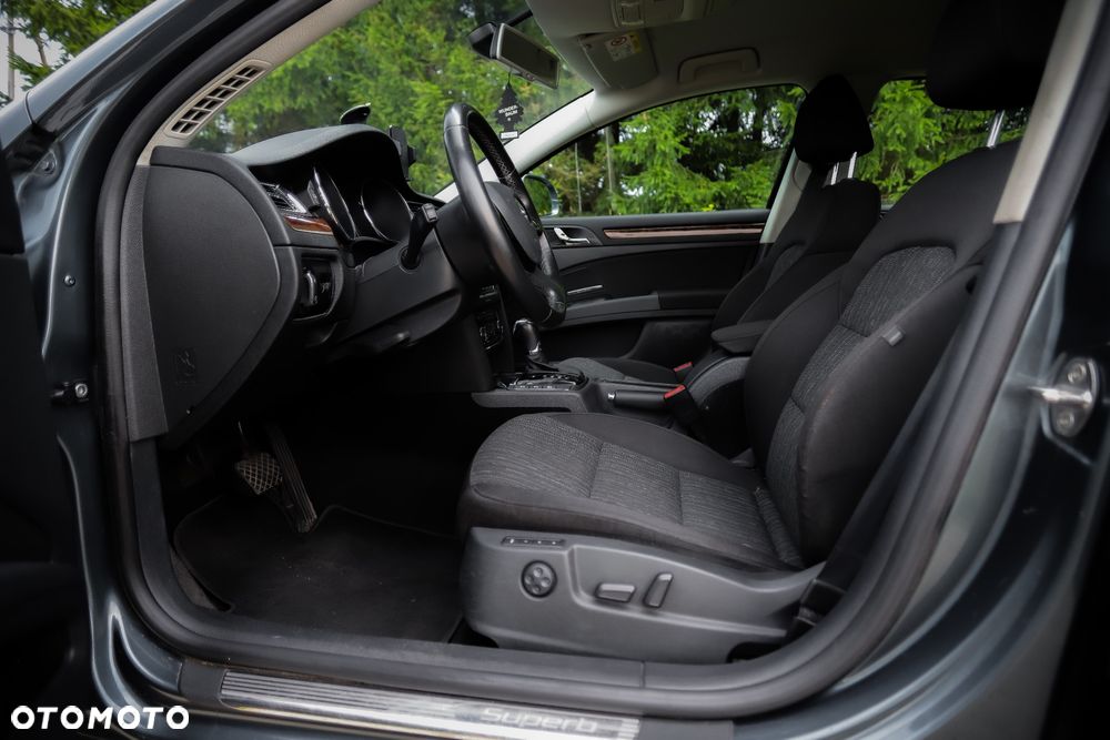 Skoda Superb 2.0 TDI Elegance DSG - 13