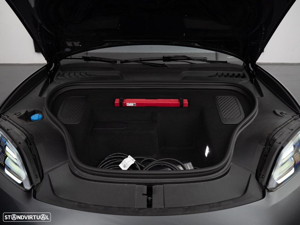 Porsche Macan Electric 4 - 11