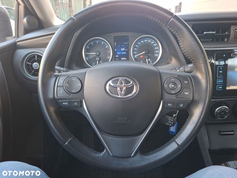 Toyota Corolla 1.6 Classic Plus - 17