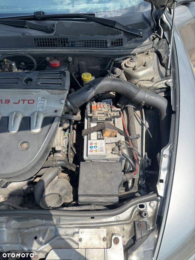 Alfa Romeo 147 1.9 JTD 8V M-Jet Distinctive - 23