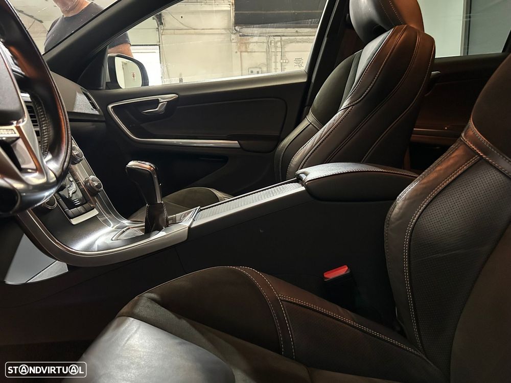 Volvo V60 2.0 D3 R-Design - 45