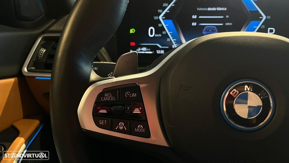 BMW 330 e Touring Pack Desportivo M Auto - 12
