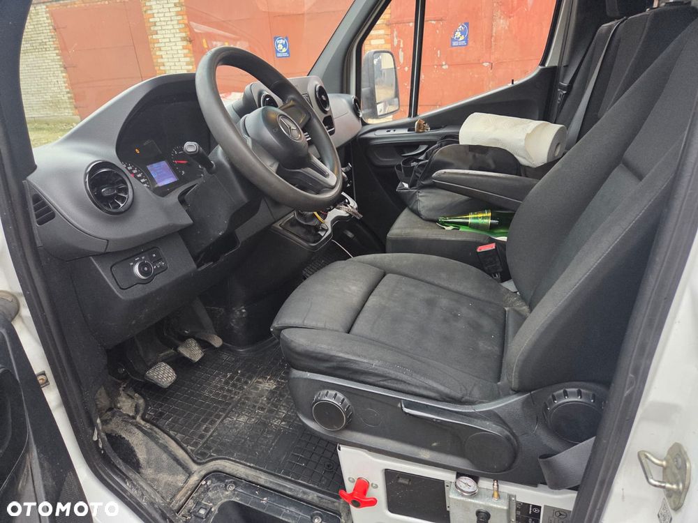 Mercedes-Benz Sprinter - 9