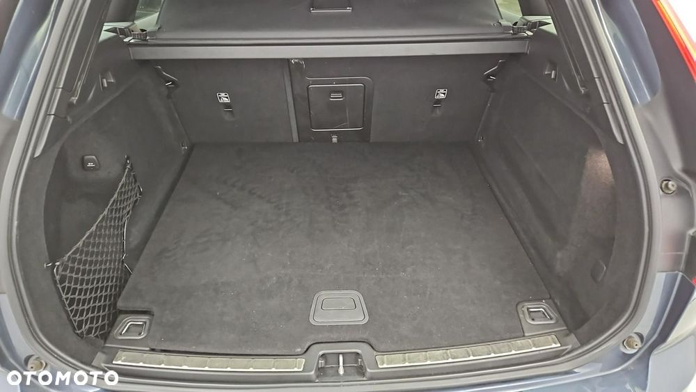 Volvo XC 60 B5 D AWD Ultimate Dark - 24
