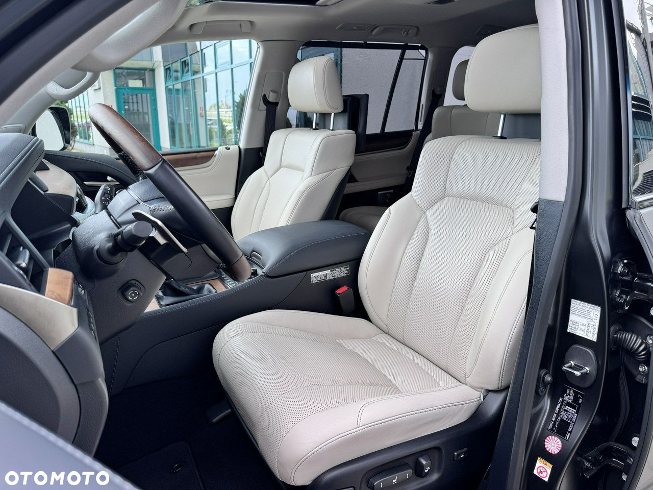 Lexus LX 570 Omotenashi - 21