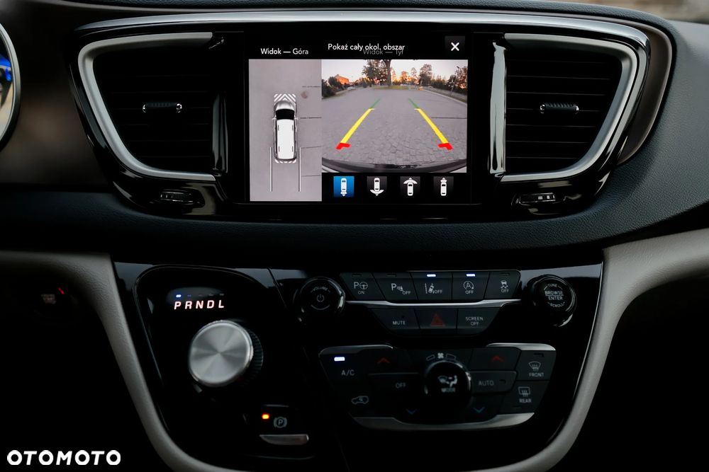 Chrysler Pacifica - 32