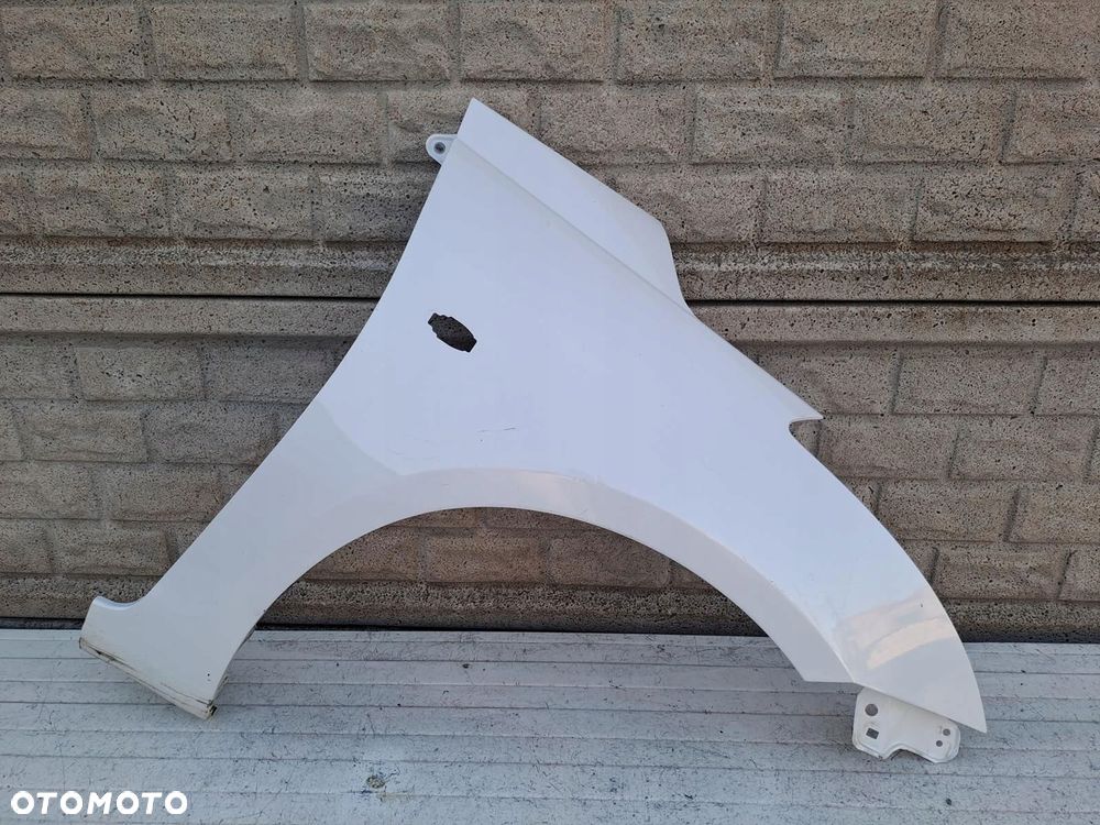SUZUKI SWIFT Mk7 10-17 BŁOTNIK PRZEDNI PRAWY ORYGINAŁ - 1