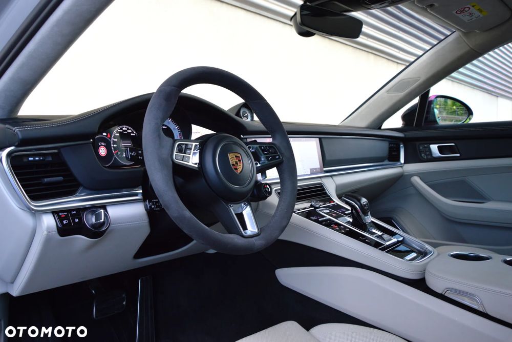Porsche Panamera Turbo - 12