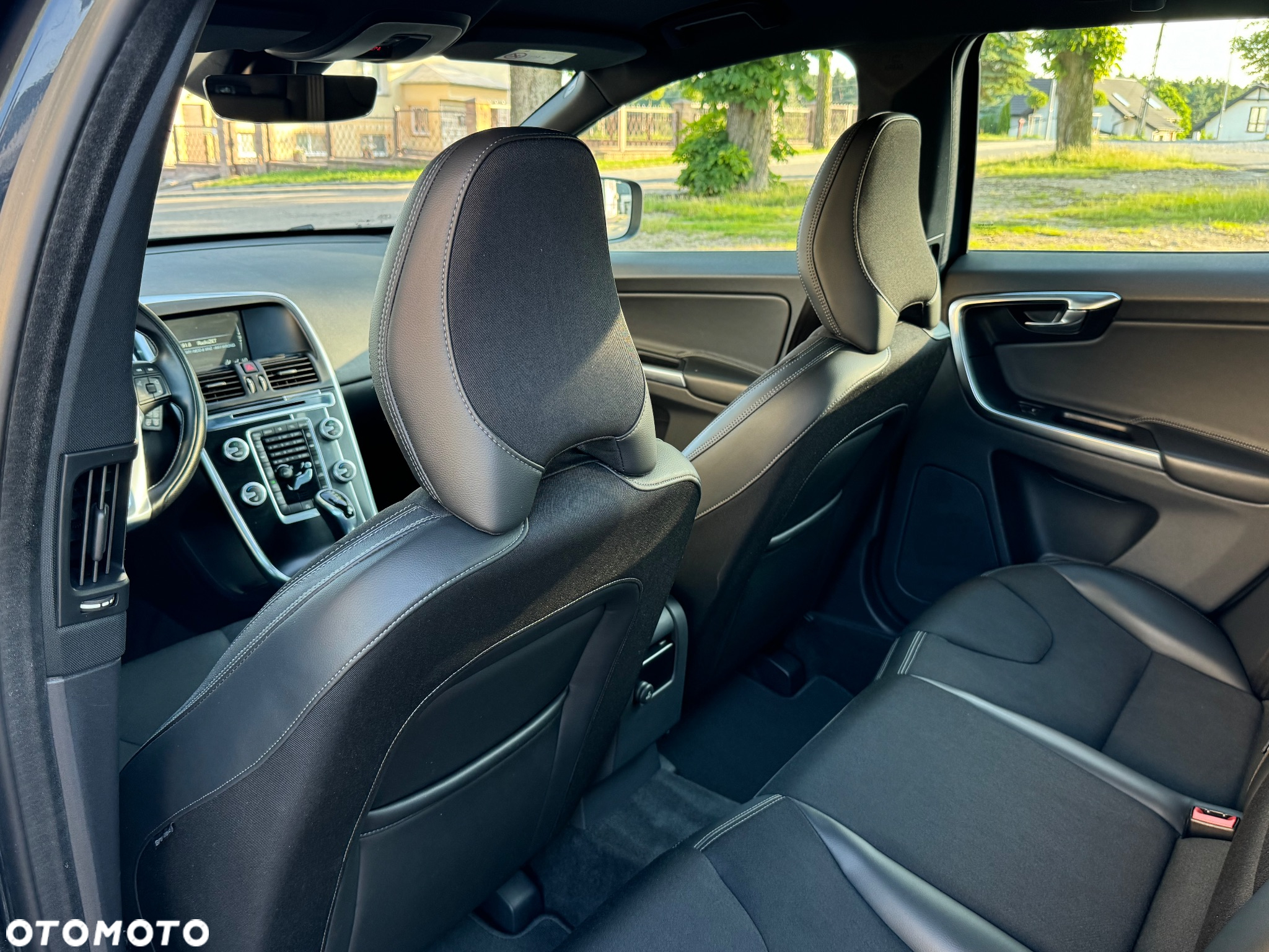Volvo XC 60 D3 Drive-E R-Design Momentum - 28