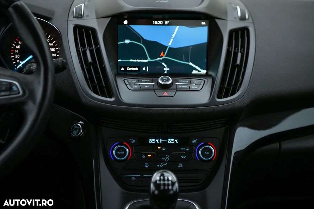 Ford Kuga 1.5 EcoBoost 2x4 Titanium - 9