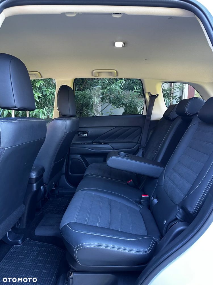 Mitsubishi Outlander Intense + - 17