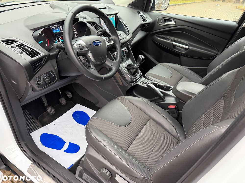 Ford Kuga 2.0 TDCi 2x4 Titanium - 16