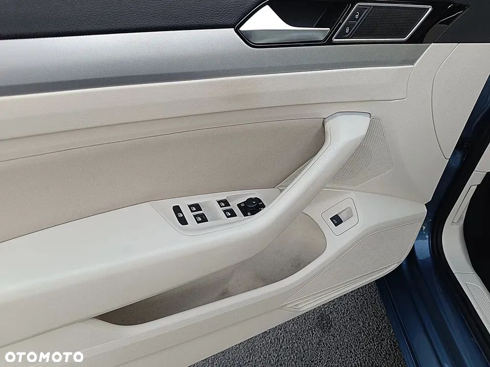 Volkswagen Passat - 38