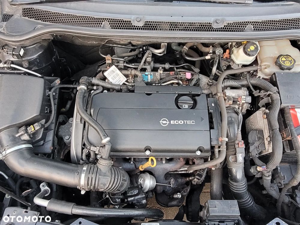 Opel Astra 1.6 Turbo Edition - 27