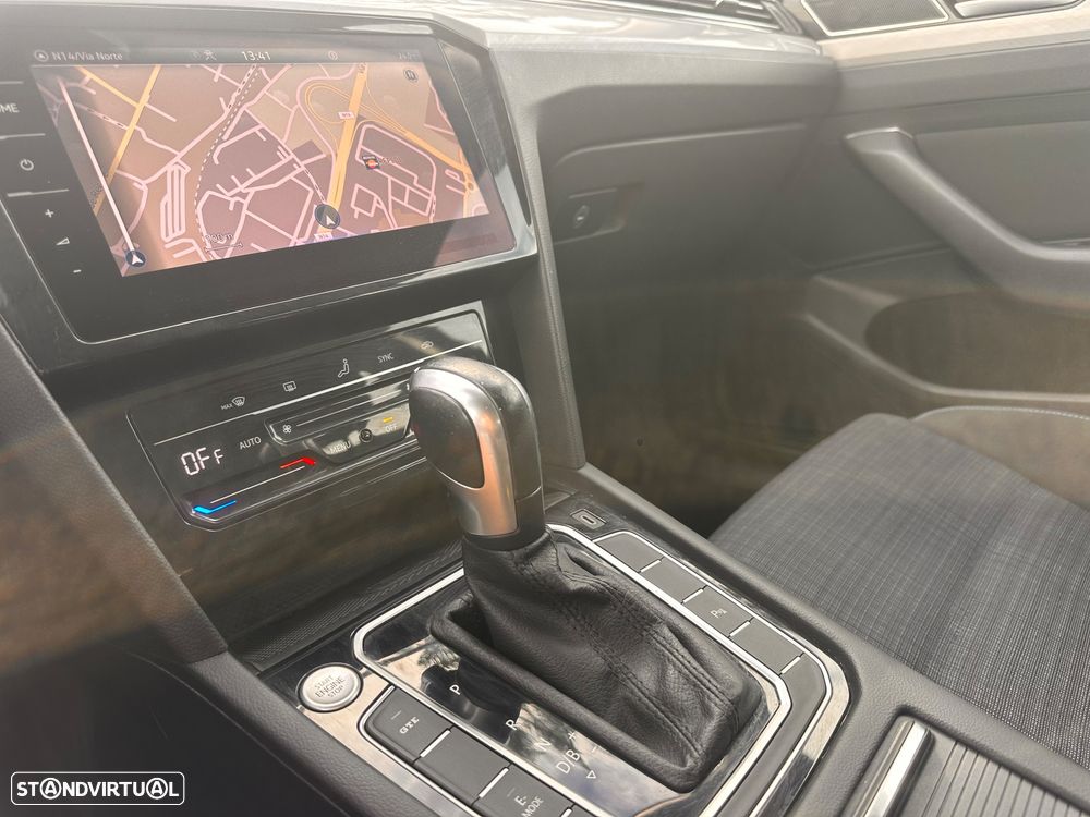 VW Passat Variant - 32