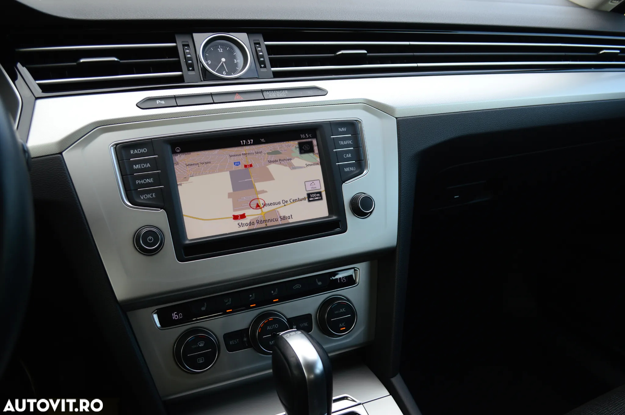 Volkswagen Passat Variant 2.0 TDI DSG Comfortline - 24