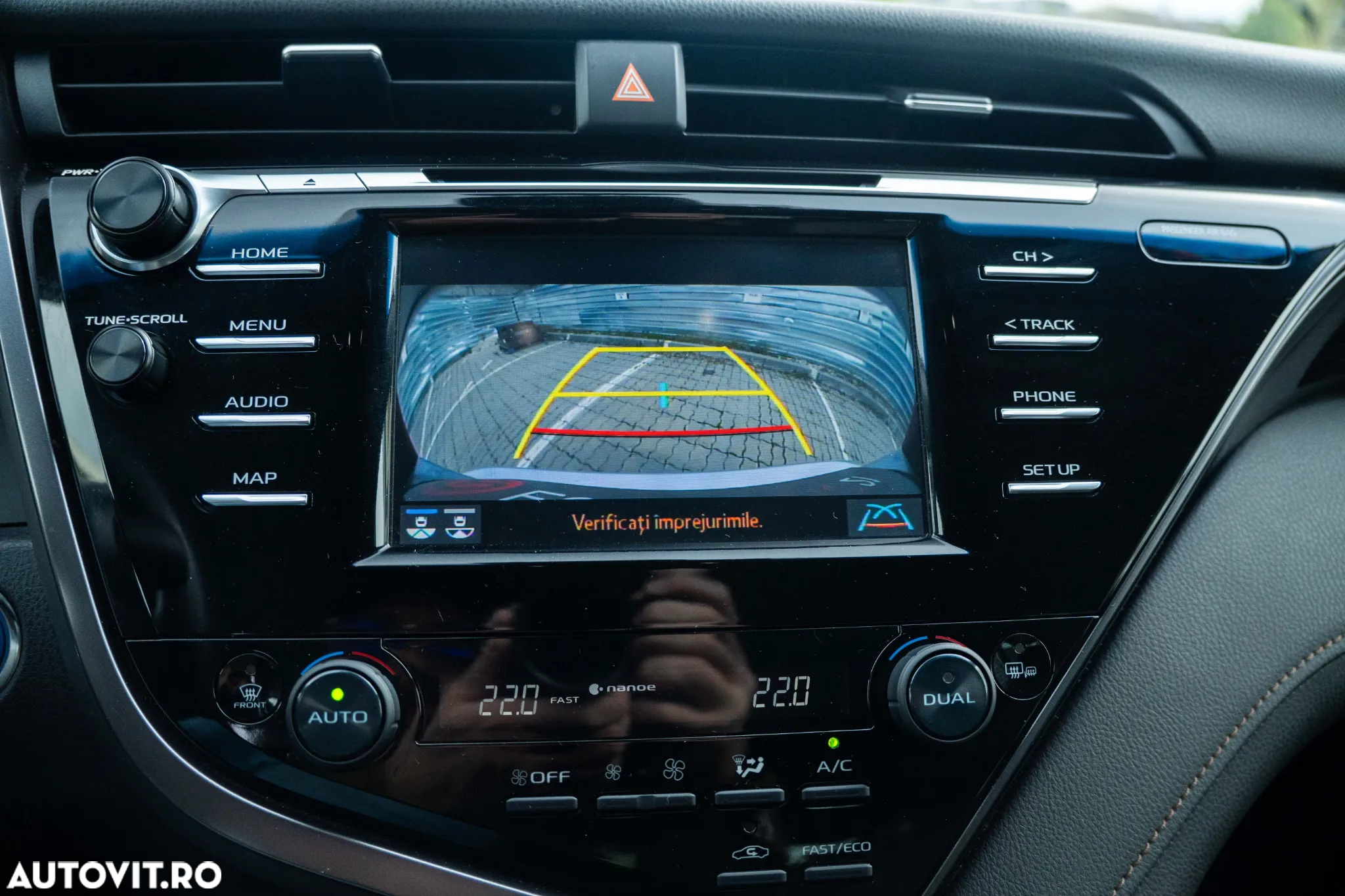 Toyota Camry 2.5 Hybrid Business - 25