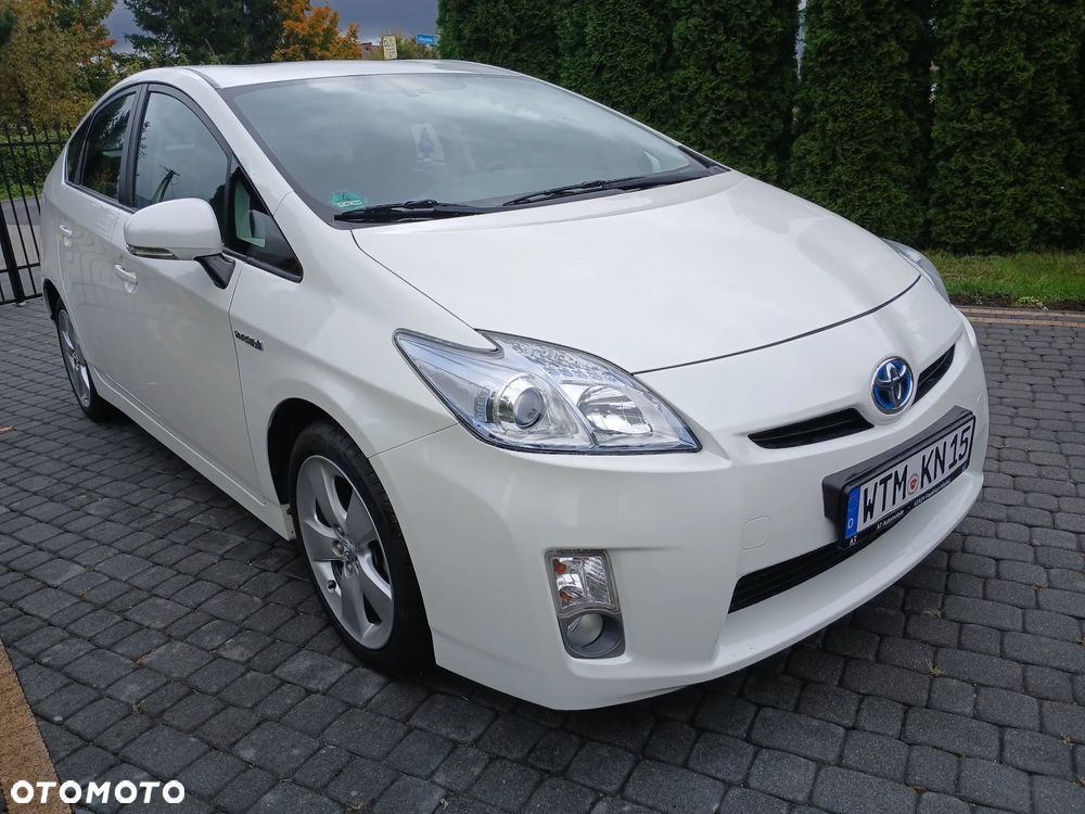 Toyota Prius (Hybrid) Executive - 11