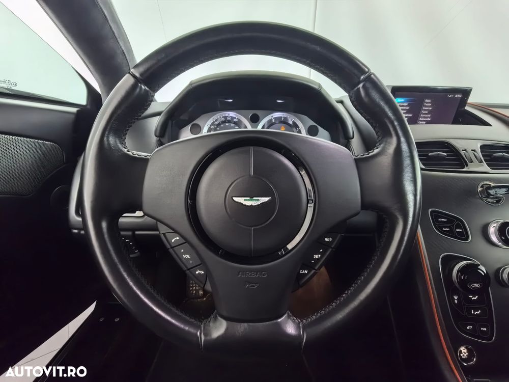 Aston Martin V8 Vantage S - 21