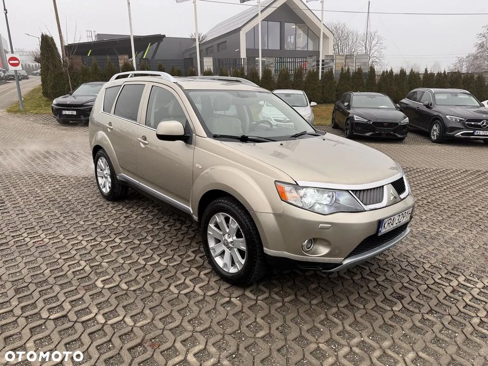 Mitsubishi Outlander 2.0 DID Instyle - 1