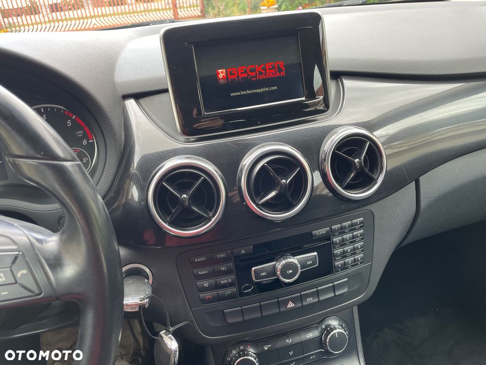 Mercedes-Benz Klasa B 180 d BlueEFFICIENCY Edition - 32