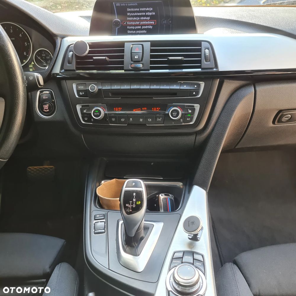 BMW Seria 3 320d Touring Sport Line - 27