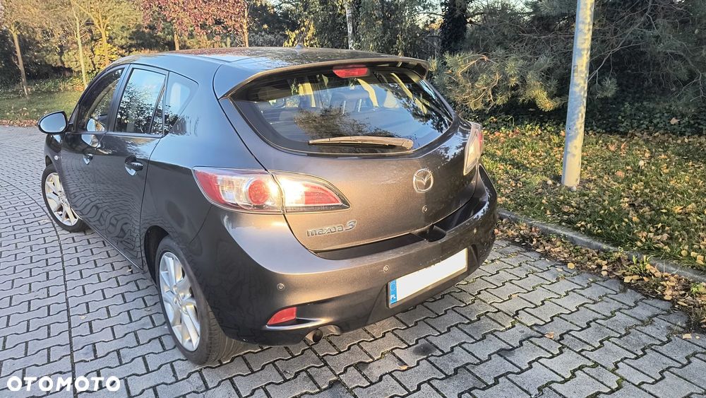 Mazda 3 1.6 Navi + - 5