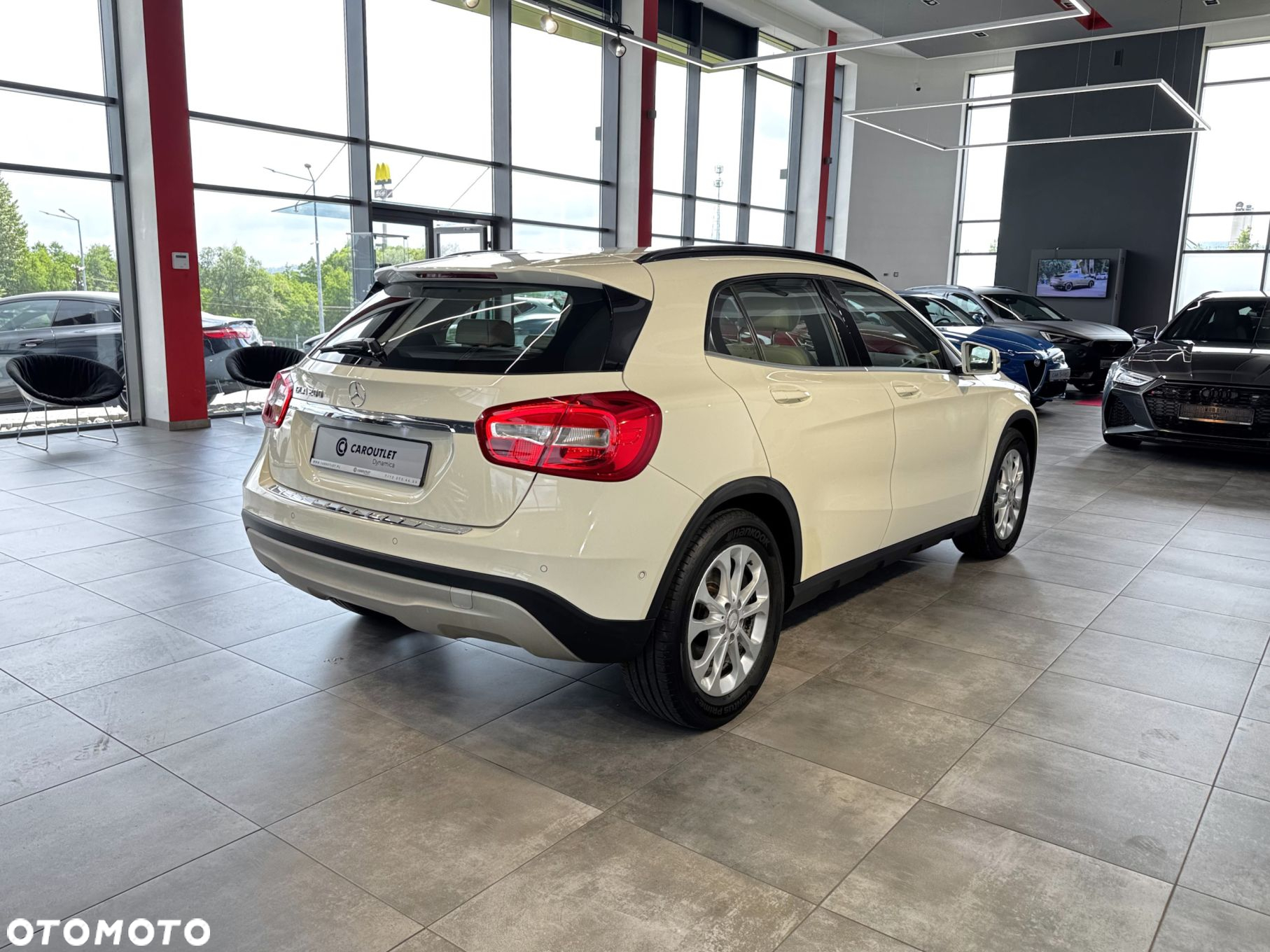 Mercedes-Benz GLA - 9
