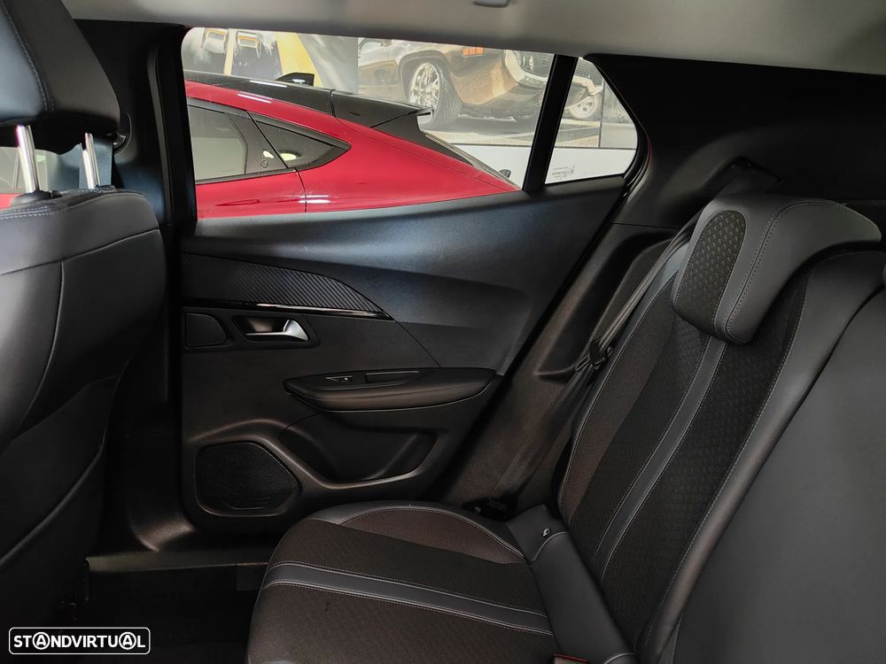 Peugeot 2008 1.2 PureTech Allure - 38