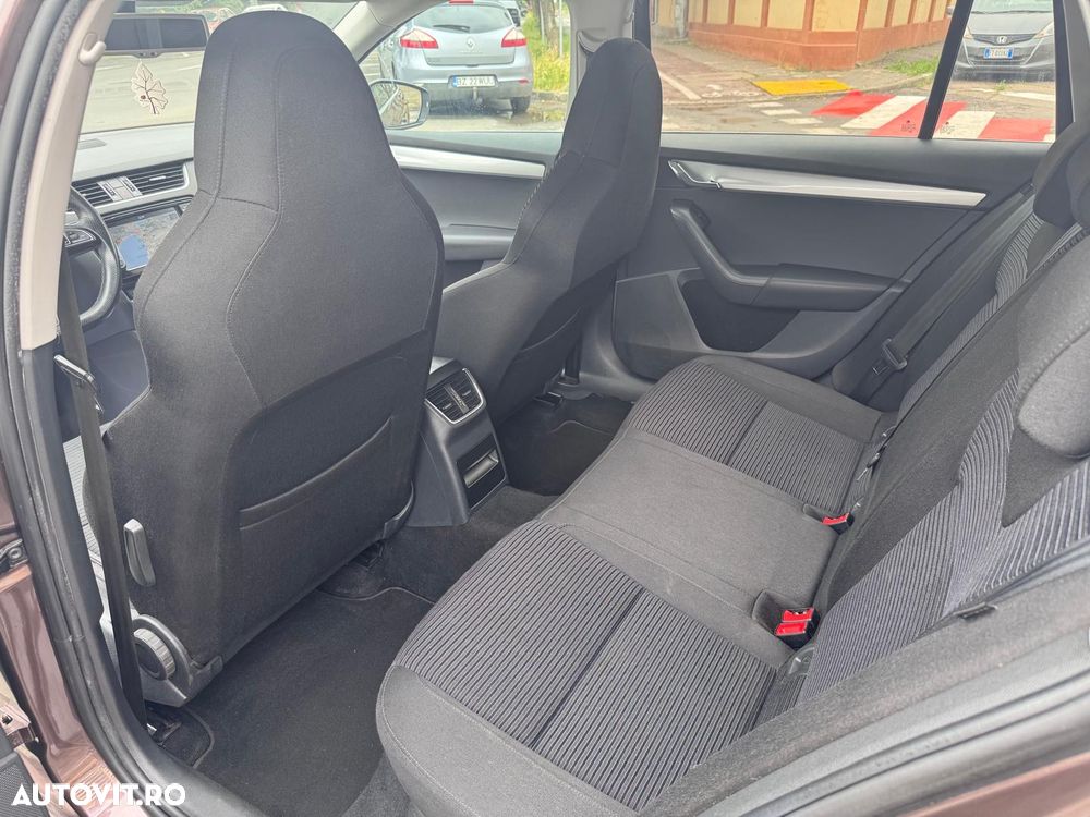 Skoda Octavia 1.6 TDI DSG Style - 26