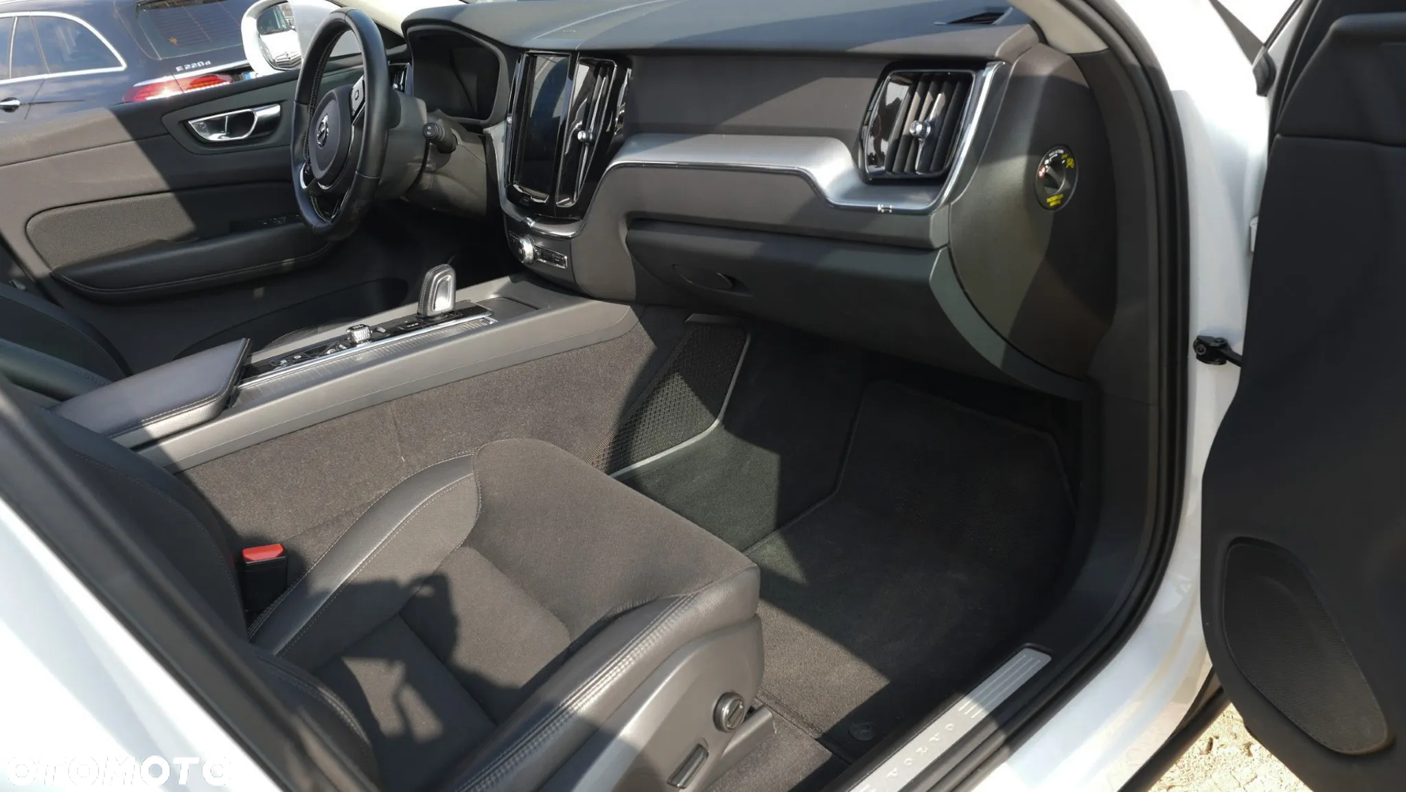Volvo XC 60 T8 AWD Plug-In Hybrid Momentum Pro - 14