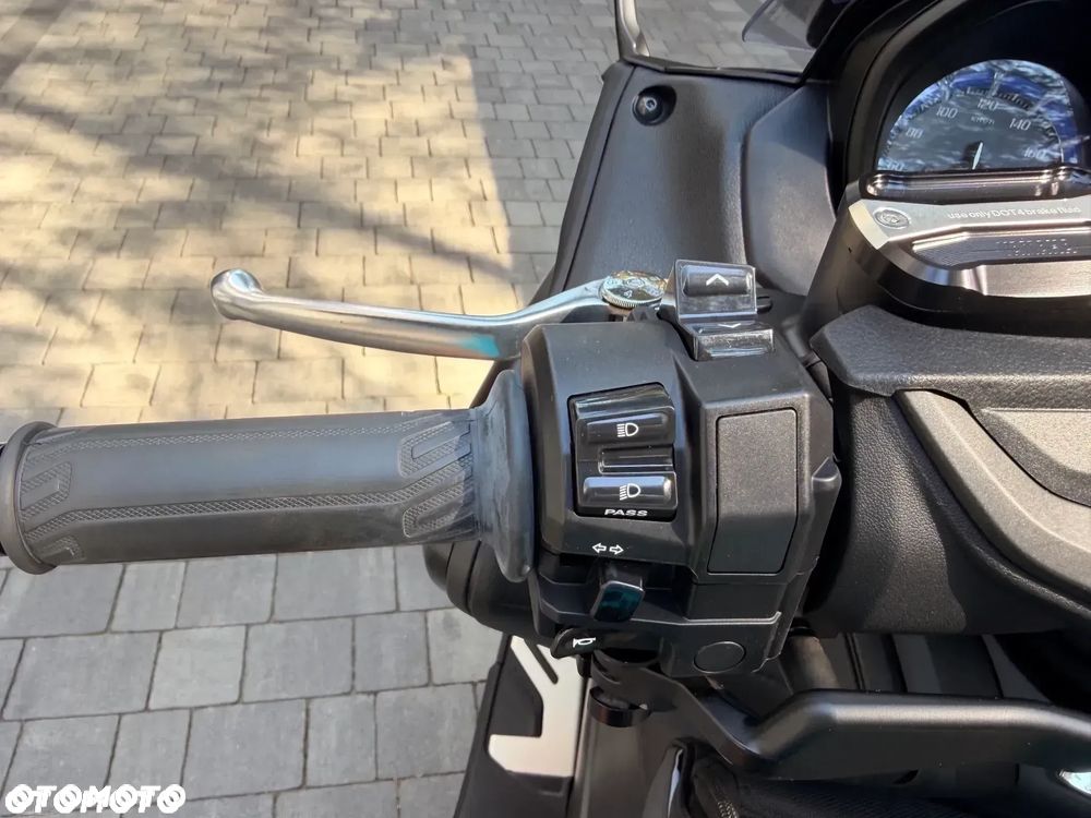 Yamaha Tmax - 22