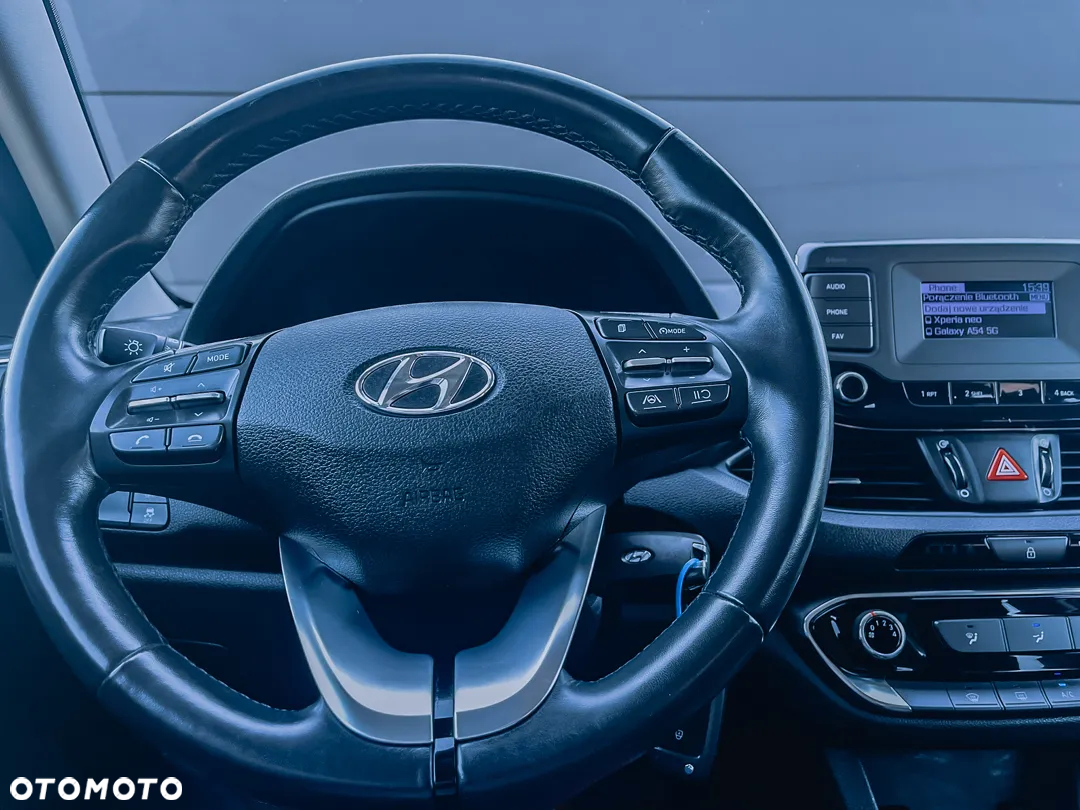 Hyundai i30 1.6 D Classic + - 24