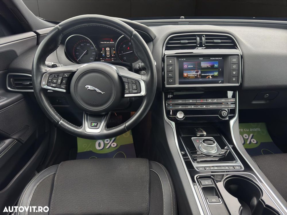 Jaguar XE 2.0 R-Sport - 9