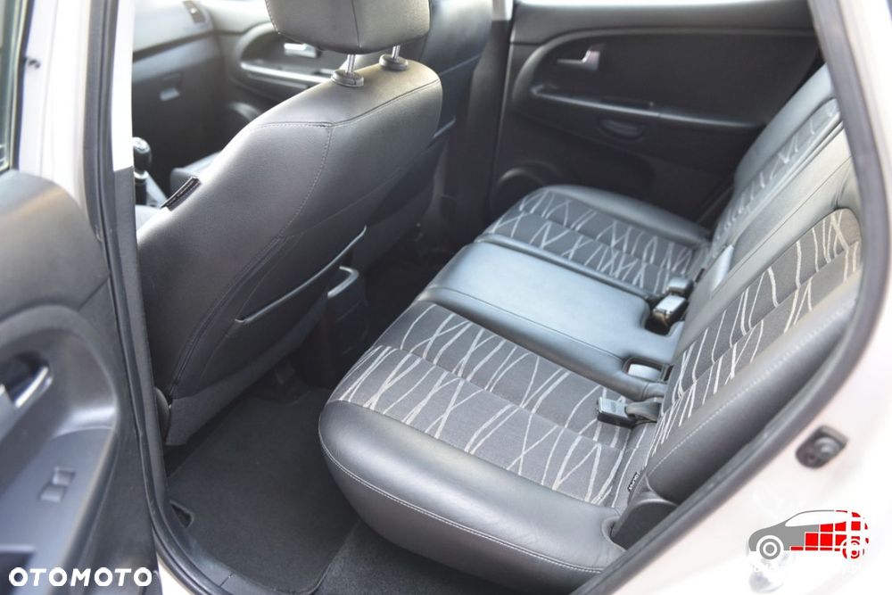 Kia Venga - 18