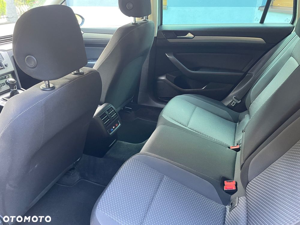 Volkswagen Passat 1.6 TDI BMT Comfortline - 18