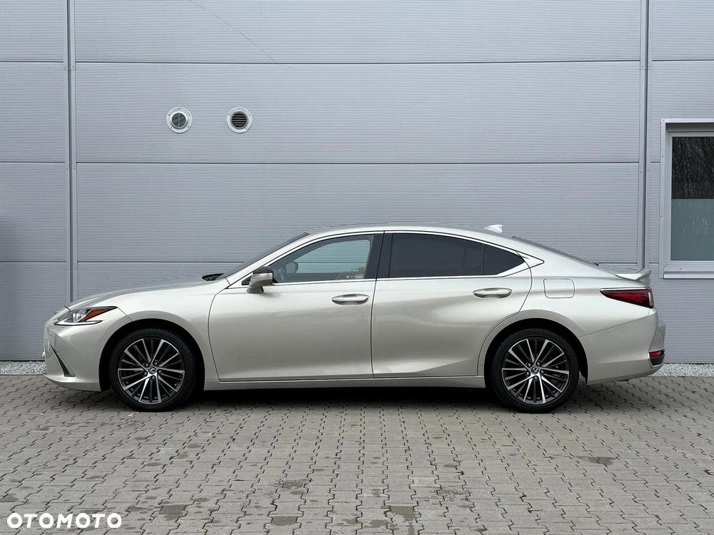 Lexus ES 300h Business Edition - 8