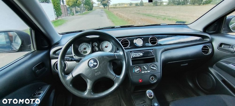Mitsubishi Outlander 2.0 Comfort 4WD - 11