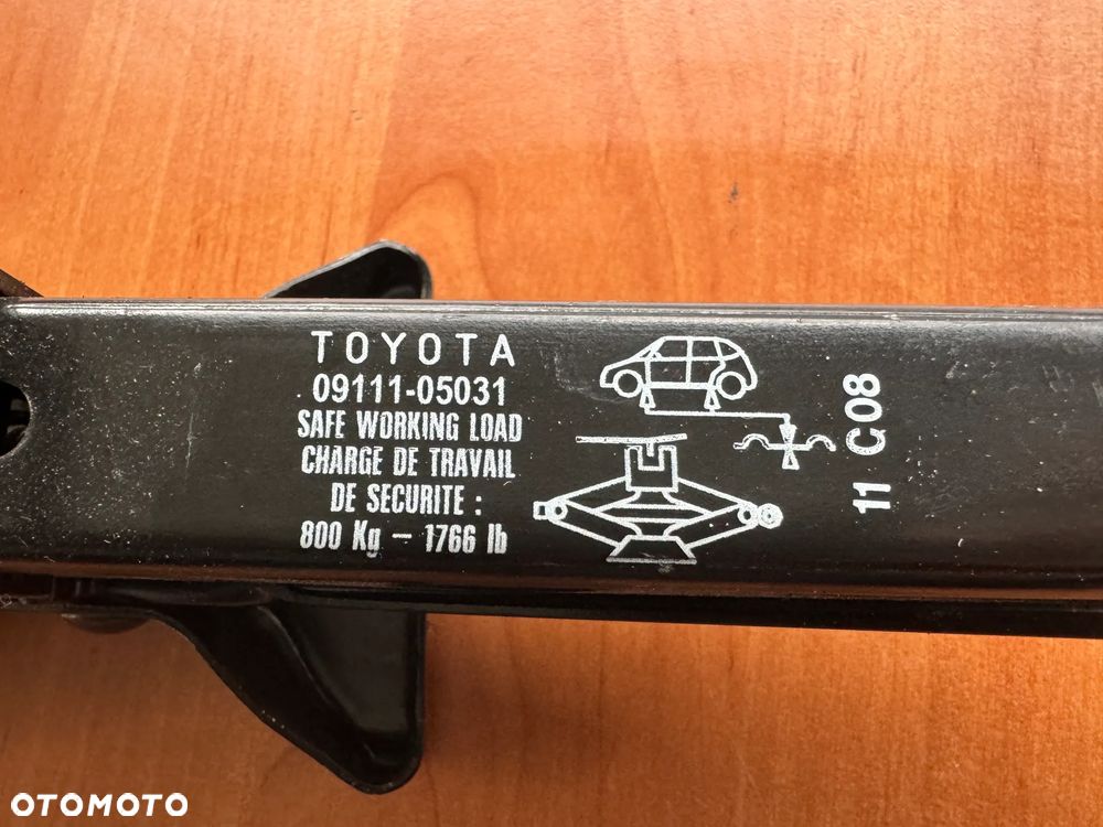Lewarek podnośnik do wymiany kół Toyota Auris 0911105031 - 2
