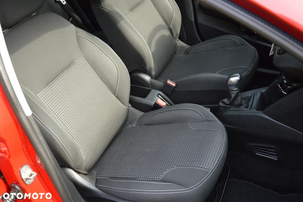 Peugeot 208 - 25