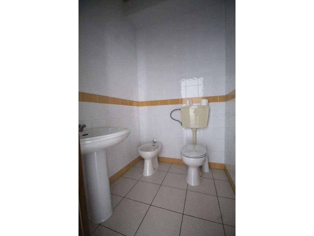 Loja ampla com casa de banho e terraço - Grande imagem: 4/4