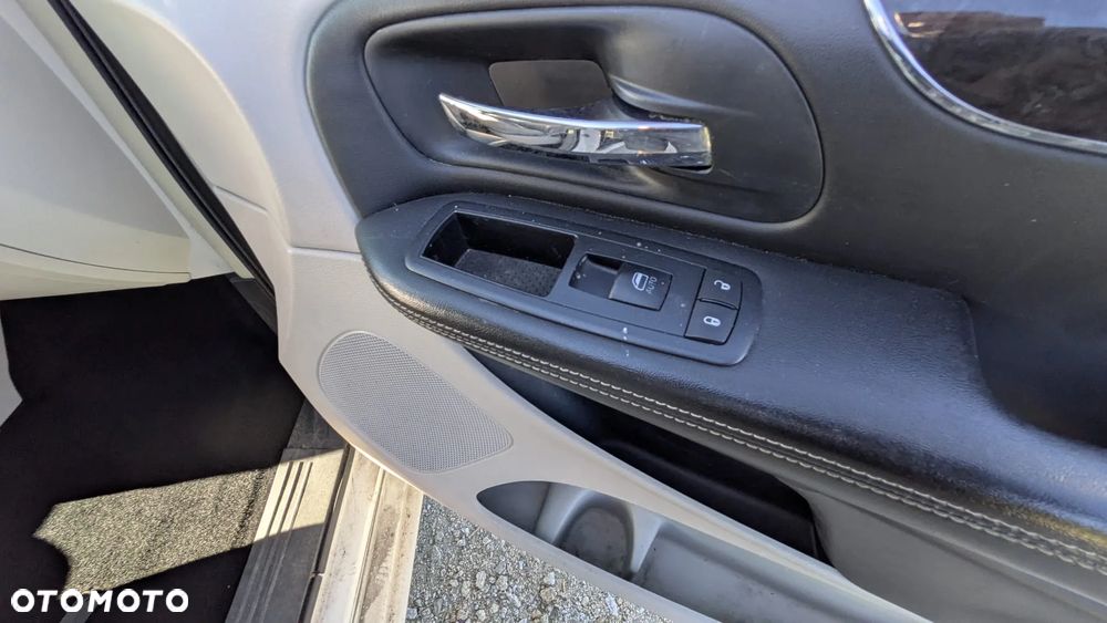 Chrysler Town & Country 3.6 Touring - 13