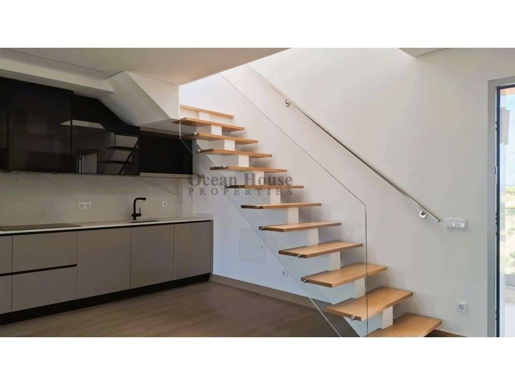 Penthouse T2 novo com vista mar, piscina e garagem, a 700 metros da... - Grande imagem: 2/13