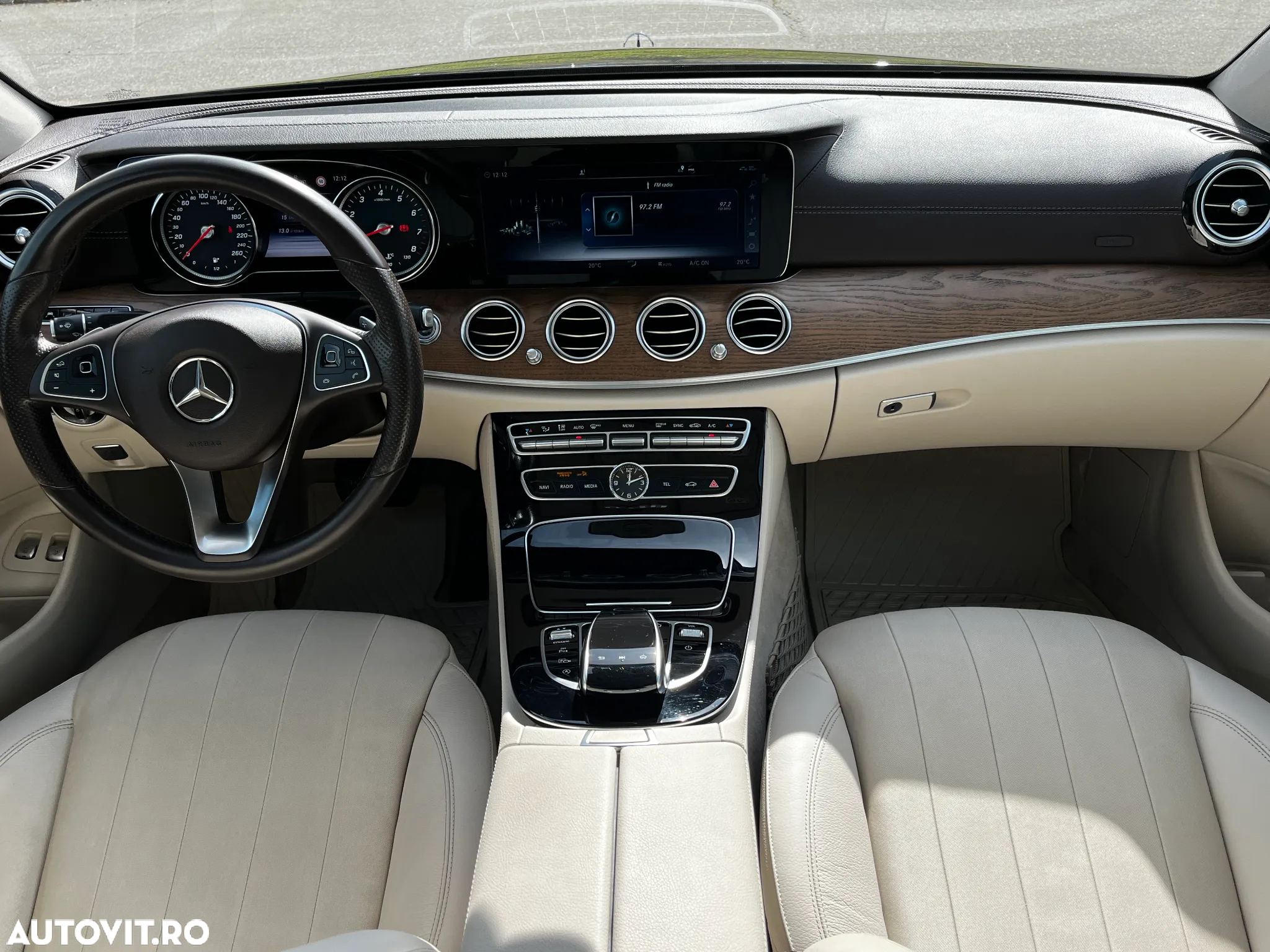 Mercedes-Benz E 300 9G-TRONIC Exclusive - 12