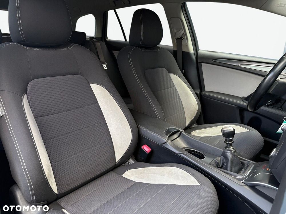 Toyota Avensis 1.8 Premium - 26
