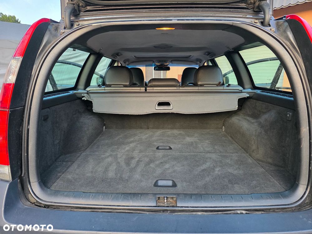 Volvo XC 70 D5 AWD Momentum - 9