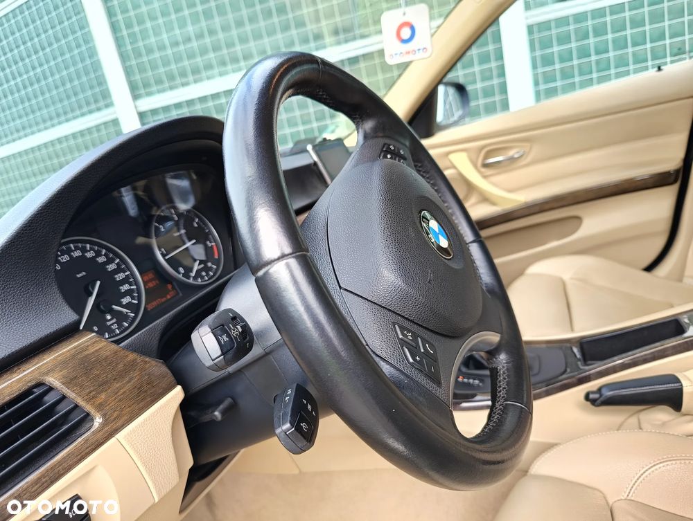 BMW Seria 3 320d xDrive DPF Touring Edition Exclusive - 22