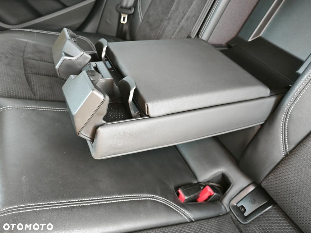 Audi A4 Limousine 40 TFSI design - 32