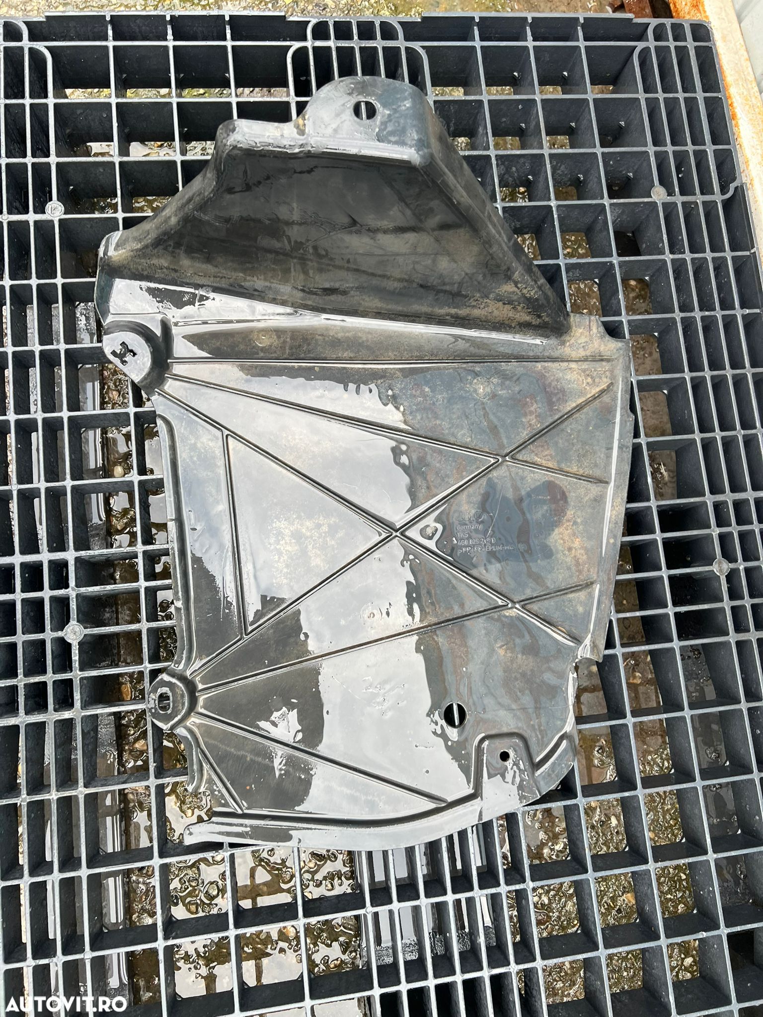 Scut Audi A6 C7 4G0825219D - 1